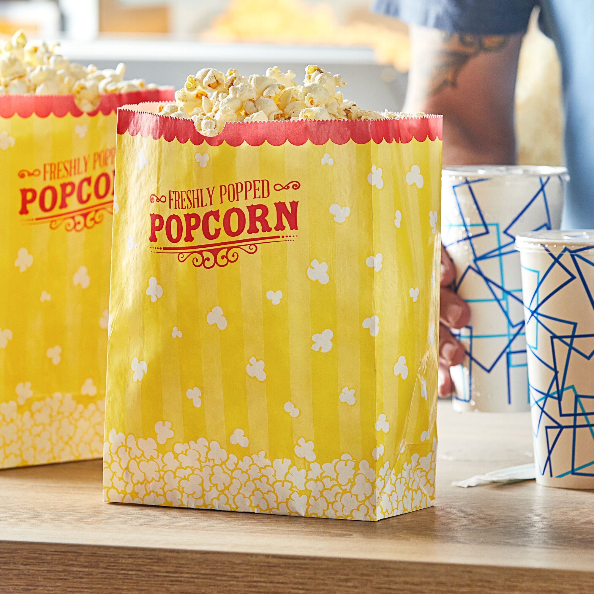 7 1/2" x 3 1/2" x 9 3/4" 130 oz. Popcorn Bag - 500/Case